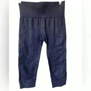 Lululemon Seamlessly Street Crop Heathered
Naval Blue Seamless Leggings